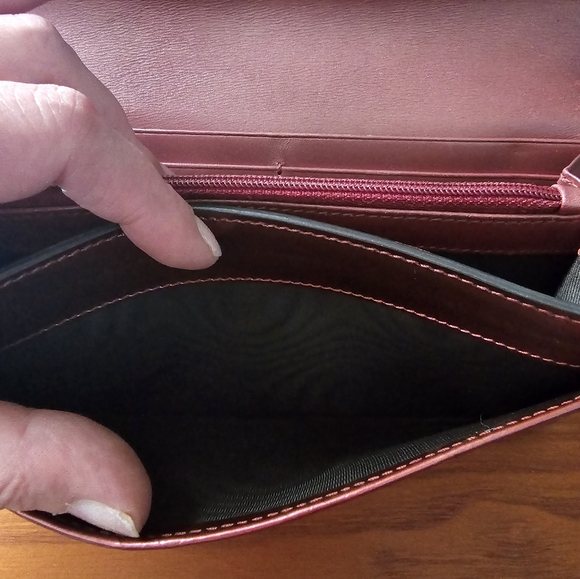 Authentic Gucci Wallet - Picture 9 of 13